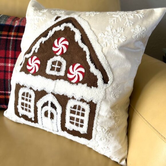Off-White Christmas Gingerbread House Embroidered Tufted 18" Pillow Cover New - Picture 2 of 3